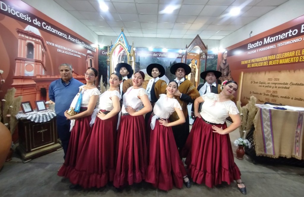 El ballet Atahualpa Yupanqui homenajeó  a la Virgen del Valle y al Beato Esquiú