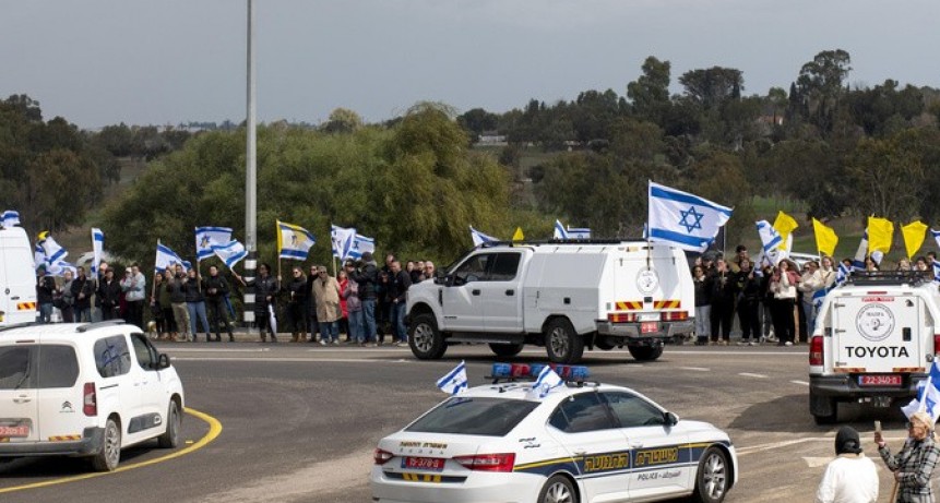 Hamas entreg&oacute; a Israel los cuerpos de la familia Bibas