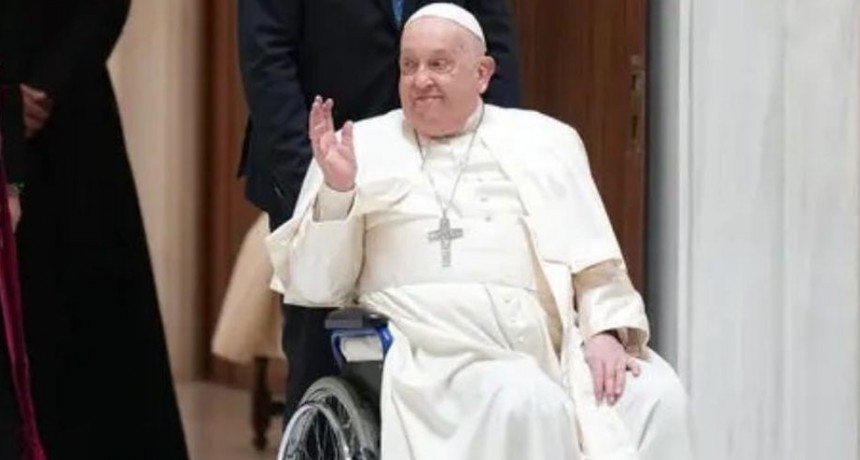 El papa Francisco sufre una insuficiencia renal y contin&uacute;a en estado "cr&iacute;tico", dijo el Vaticano