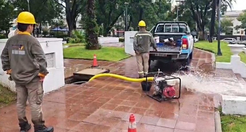Inundación de subestación transformadora deja sin energía eléctrica a gran parte del centro capitalino de Catamarca