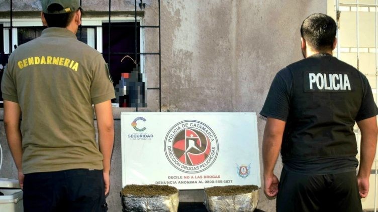 Detienen a mujer con gran cantidad de marihuana en su vivienda de la Capital