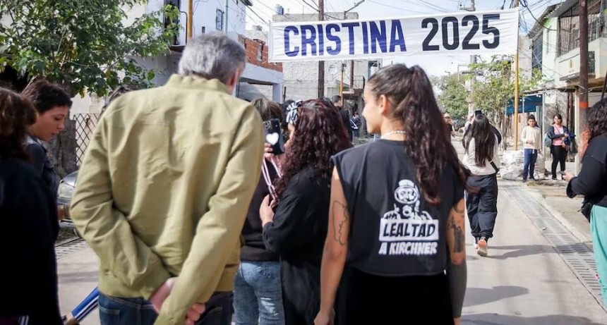 El peronismo se prepara para las elecciones en Buenos Aires con una estrategia renovada. 