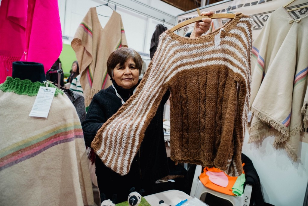 Moda sustentable: prendas de fibras naturales y estampados botánicos