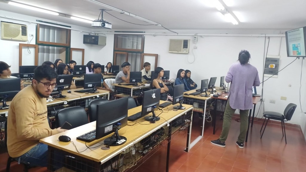 Capacitan a estudiantes secundarios en Ciencia de Datos y Seguridad Informática
