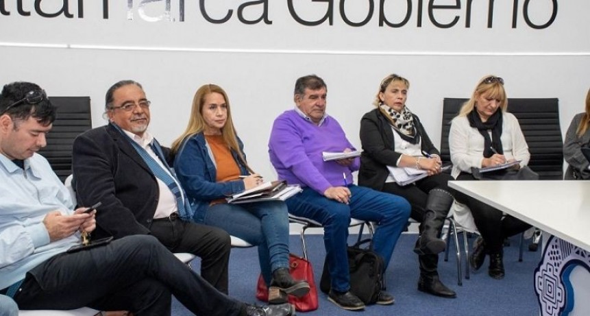 El Ejecutivo buscar&aacute; acordar con gremios educativos un aumento de sueldos