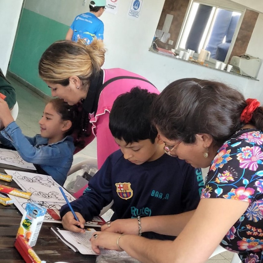 Jornada recreativa del &ldquo;Aprender M&aacute;s&rdquo; con alumnos del Vel&oacute;dromo y del Club Estudiantes