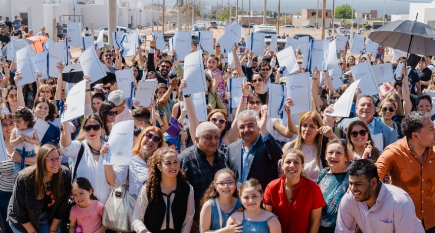 Con esta entrega, la provincia suma cerca de 500 hogares adjudicados en lo que va del año.