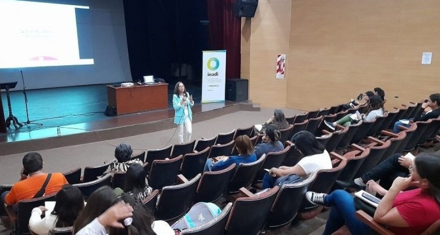 M&aacute;s de 100 docentes se capacitaron con el programa "Escuela sin discriminaci&oacute;n"