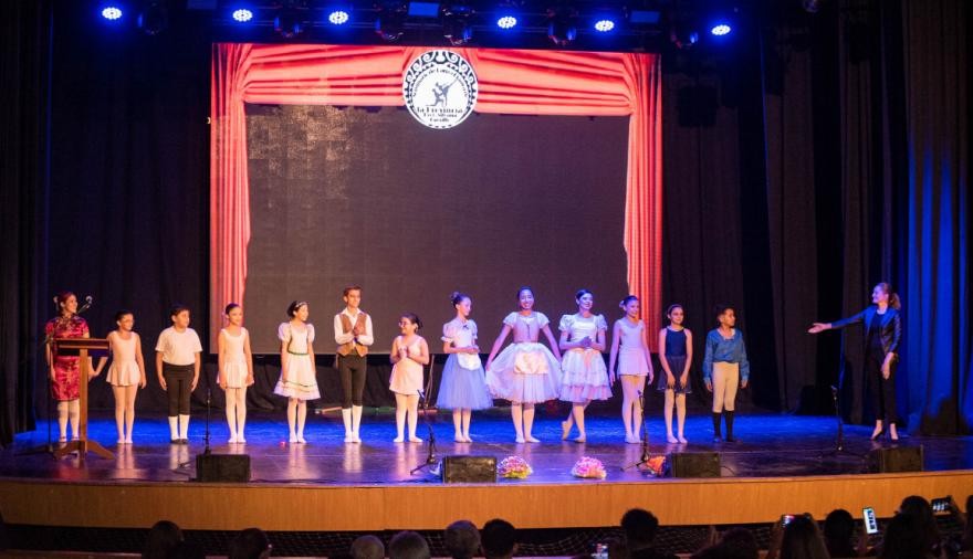 Los talleres de Danza Clásica y Teatro de la Provincia cerraron el año con una muestra artística